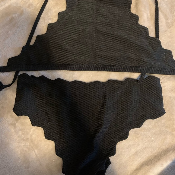 Black swim top - Picture 2 of 2